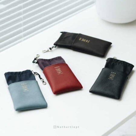 حقيبة نظارة بربطة من الجلد