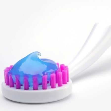 تنج فرشاة لتنظيف اللسان