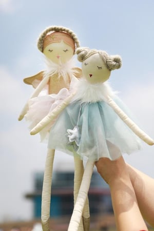 دمية باليرينا النائمه بجناحات الفرنسية (وردي ) 15 انش