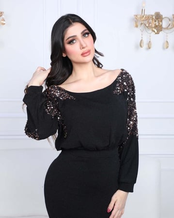 فستان سهرة قماش لمعه ستريتش مزين بترتر بالاكتاف