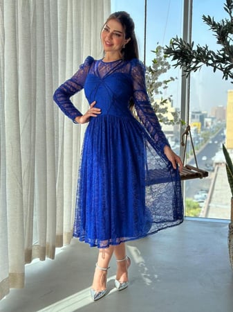 فستان ميدي دانتيل