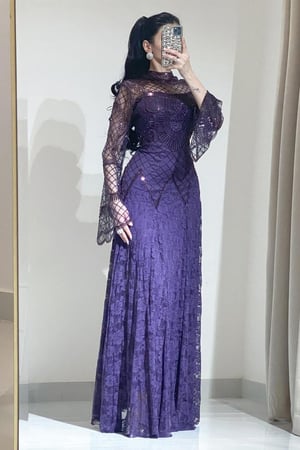 فستان سهرة طويل مزين بشك وترتر يدوي لون موف باكمام شفافة