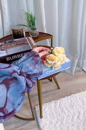 فستان مشجر سماوي بأكمام طويلة وربطة عند الخصر