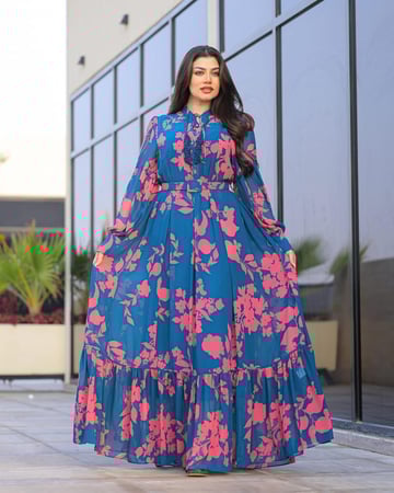 جلابية شيفون جورجيت مزينه بالكريستال بتصميم أنيق