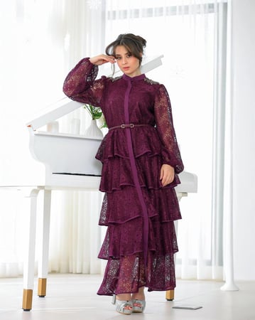 فستان سهرة برغندي دانتيل بطبقات مزين بكرستال على الكتف