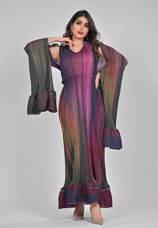 جلابية قطعتين بألوان مموجة وتفاصيل أنيقة مثالية للعيد