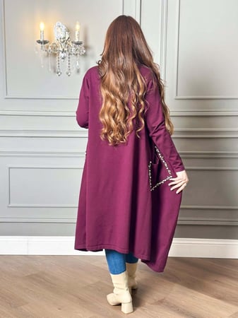 جاكيت شتوي بجيوب مطرزة بلؤلؤ لإطلالة أنثوية ناعمة