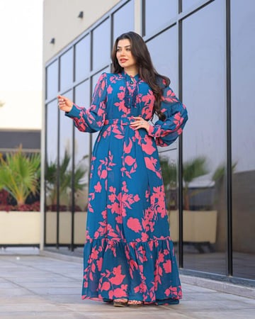 جلابية شيفون جورجيت مزينه بالكريستال بتصميم أنيق