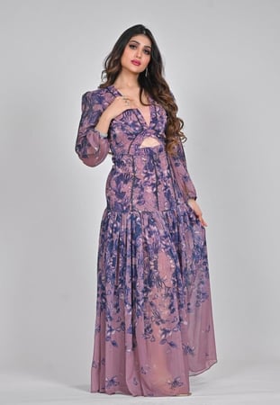 فستان رمضان مشجر بأكمام طويلة وفصوص أنيقة تضيف لمسة فاخرة وجذابة