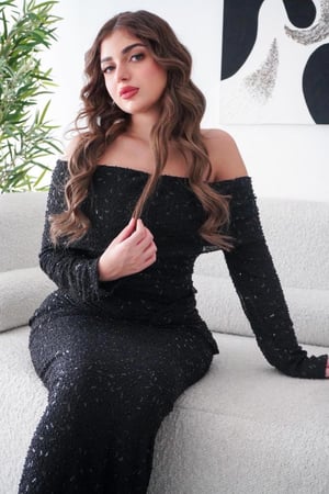 فستان سهرة أسود أوف شولدر بتفاصيل لامعة أنيقة