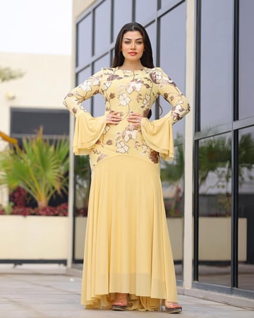 فستان سهرة تل استرتش بتطريز ترتر فاخر على الصدر