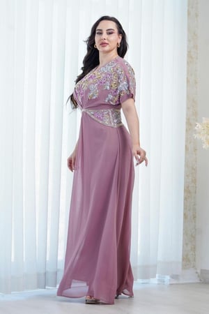 جلابية شيفون ناعمة مطرزة بشك وترتر يدوي بتفاصيل أنيقة ومميزة