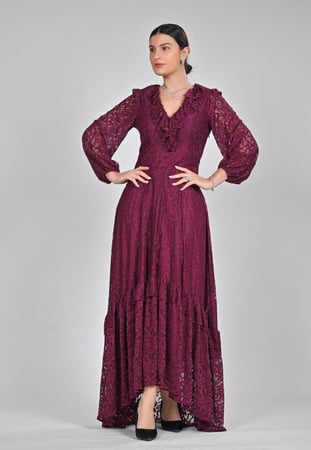 فستان رمضان دانتيل برغندي طويل بتصميم كلاسيكي يناسب المناسبات الفاخرة