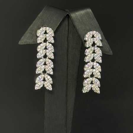 طقم اكسسوار زركون تصميم عصري لون فضي مكون من اربع قطع