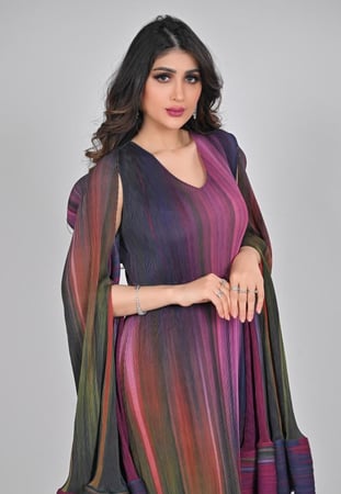 جلابية قطعتين بألوان مموجة مثالية لإطلالة أنيقة في رمضان