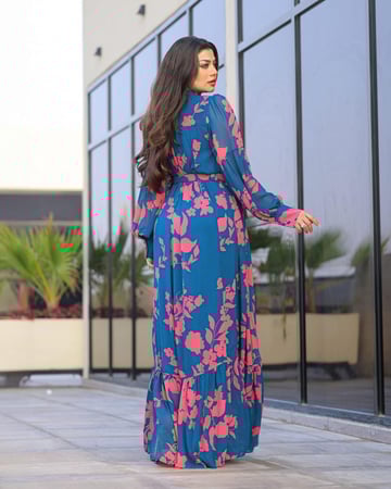 جلابية شيفون جورجيت مزينه بالكريستال بتصميم أنيق