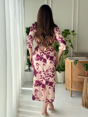 فستان قماش حرير مزين بنقوش منقش وبجيوب وحزام