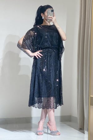 فستان سهرة ميدي مزين بشك وترتر يدوي لون اسود