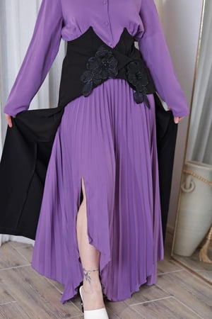 أطقم نسائية أنيقة مكونة من بلوزة طويلة وتنورة كريب ستان