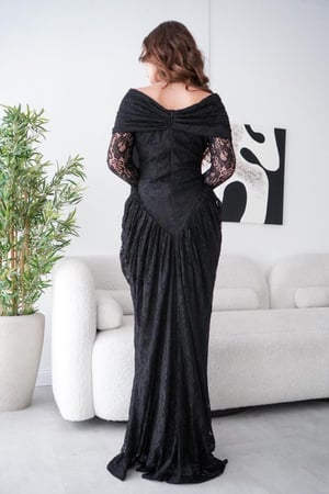 فستان سهرة أسود أوف شولدر بتفاصيل دانتيل فاخرة