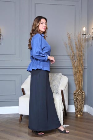 بلوزة لون كحلي قماش كتان باكمام ميدي