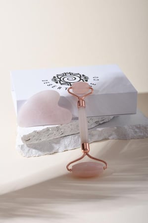 حجر الجوا شا والروز رولر | Rose Roller & Gua Sha Stone