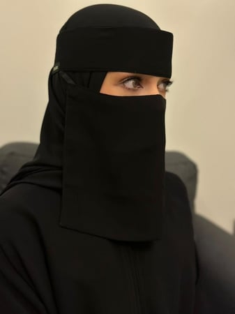 نقابات قصير بدون مرد