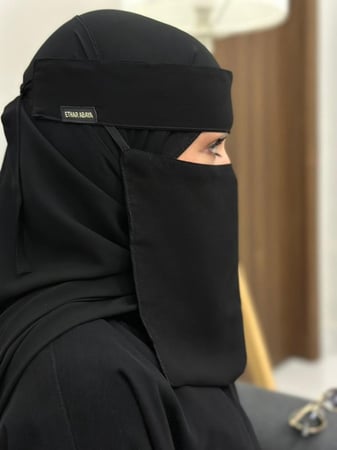 نقابات قصير بدون مرد