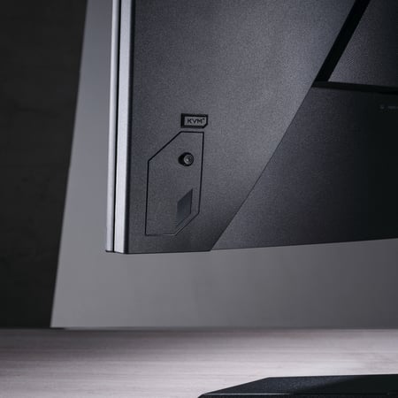 جيجابايت M32UC EK شاشة العاب منحنية 32 بوصة بدقة UHD 4K وتردد 160Hz
