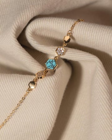 اسوارة نسائية بتصميم يلفت الأنظار