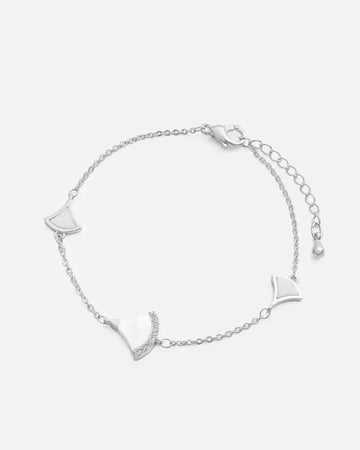 اسوارة نسائية بتفاصيل تعكس الحرفية