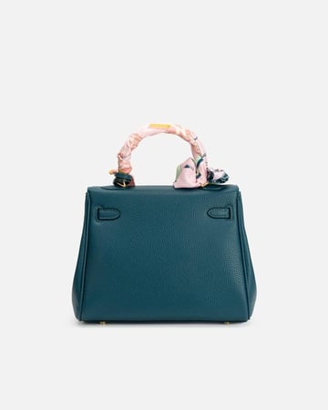 شنطة نسائية من الجلد بلون أزرق