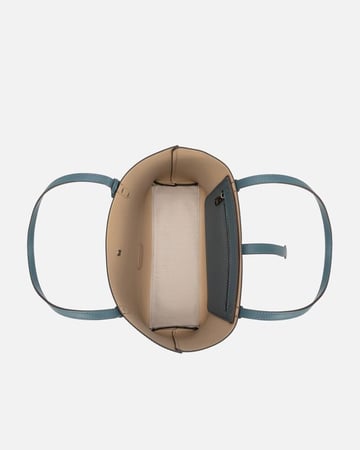 شنط نسائية كلاسيك بلون أزرق