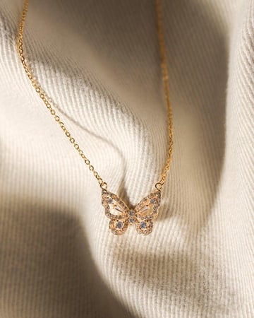 سلسال نسائي ناعم يعكس الرقي والتميز