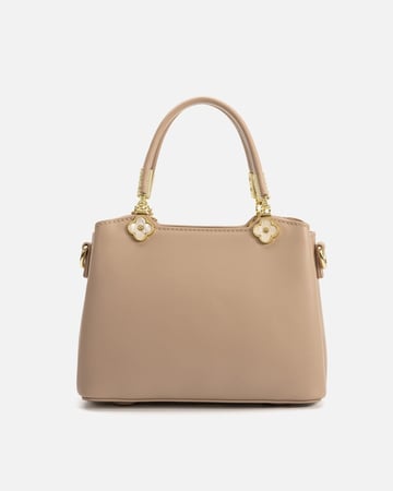 شنطة نسائية باللون البني