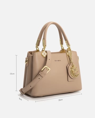 شنطة نسائية باللون البني