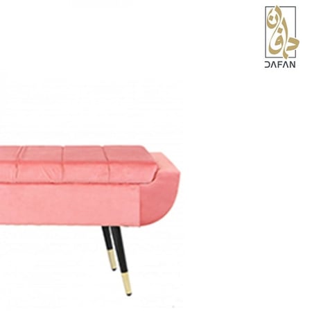 مقعد بنش مخمل وردي بتصميم عصري وأرجل معدنية سوداء