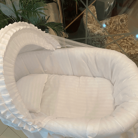 هندول مواليد مع قاعده خشبيه هزاز - لون أبيض سادهـ