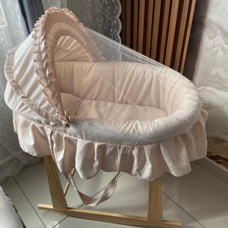 مهد مواليد متنقل