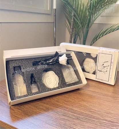 طقم فواحة مع تعليقة سيارة