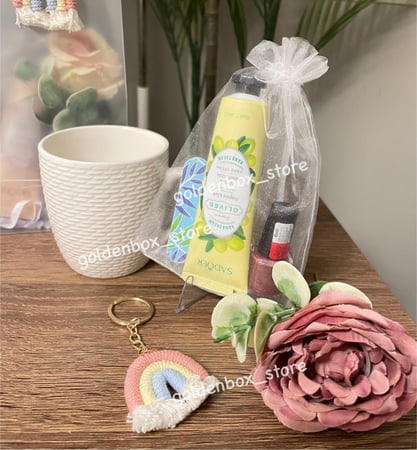 هدايا طالبات