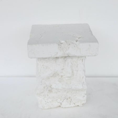 طاولة جانبية