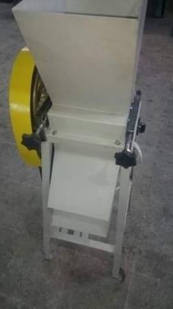 كسارة فستق حديد سورية