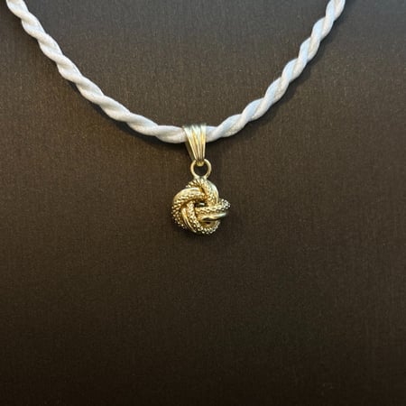 تعليقه ميني . الحجم الصغير. الوزن 0.5 جرام