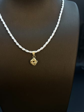 تعليقه ميني . الحجم الصغير. الوزن 0.5 جرام