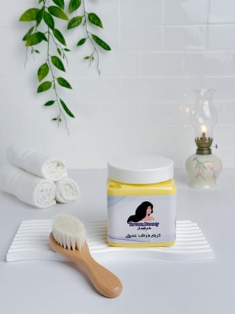 كريم مرطب للبشرة لترطيب عميق ونعومة حريرية