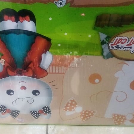 طاولة للكتابة بناتي قطة