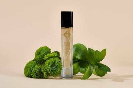 عطر يناسب الجنسين عطر مميز  فواح