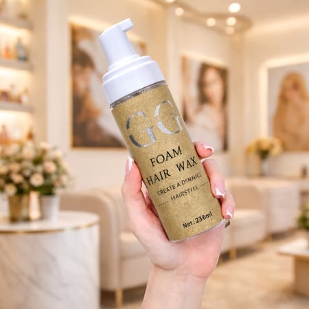 رغوة مثبت شعر من جولدن جروب يعمل بخاخ الشعر الرغوي  من جولدن جروب على تحسين ملمس الشعر ومظهره ومرونته، مع تقليل الاحتكاك بين خيوط الشعر لسهولة التمشيط. يساعد على إصلاح وتقوية الشعر، مما يقلل من حدوث تقصف الأطراف. يأتي بسعة 285 مل.