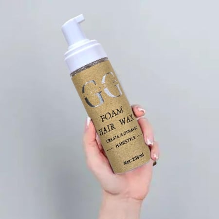 رغوة مثبت شعر من جولدن جروب يعمل بخاخ الشعر الرغوي  من جولدن جروب على تحسين ملمس الشعر ومظهره ومرونته، مع تقليل الاحتكاك بين خيوط الشعر لسهولة التمشيط. يساعد على إصلاح وتقوية الشعر، مما يقلل من حدوث تقصف الأطراف. يأتي بسعة 285 مل.